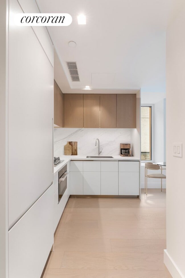 Building Photo - 208 Delancey St