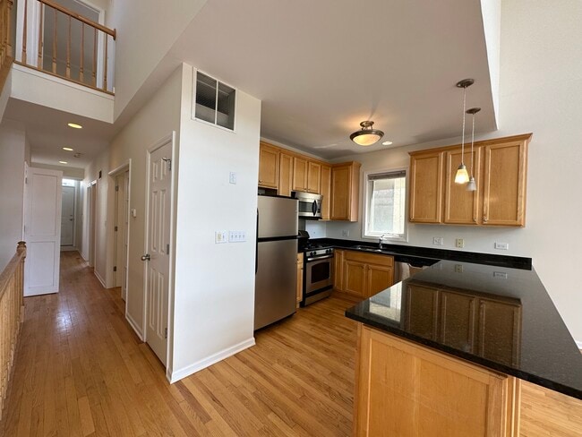 Foto del edificio - 825 N Marshfield Ave