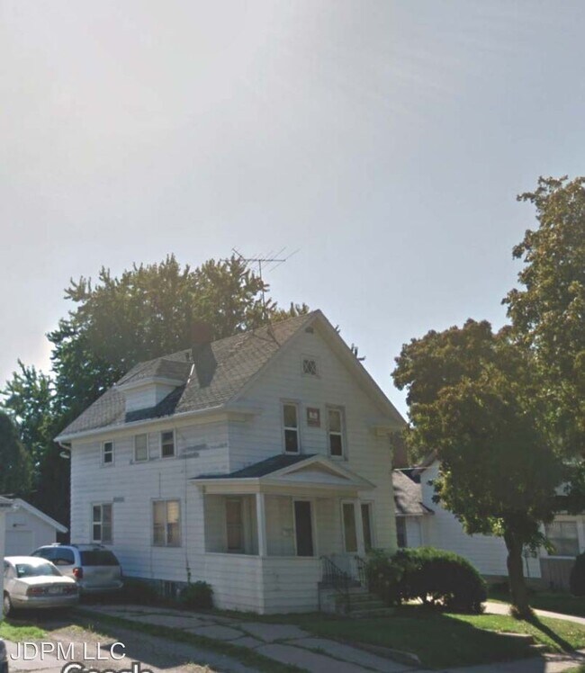 Building Photo - 5 br, 1.5 bath House - 711 Vine Avenue