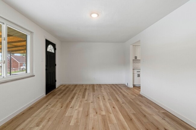 Building Photo - 131 S Joslyn Dr