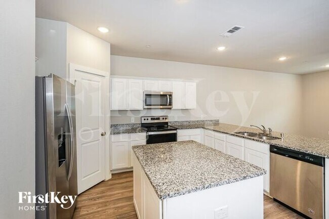 Building Photo - 602 Ava Trl