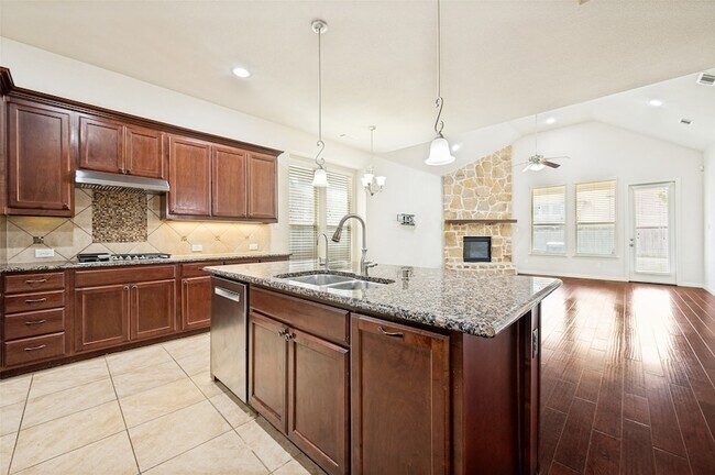 Building Photo - 10809 Grecian Dr