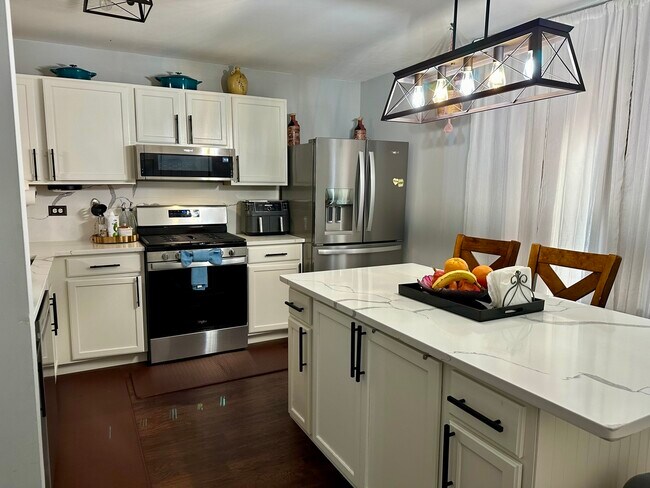 Foto del edificio - 247 W Whispering Oaks Ln