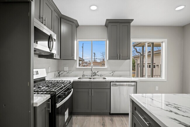 Building Photo - 44228 Foxton Ave