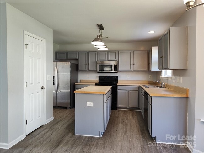 Building Photo - 3627 Pauline Ln