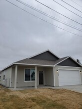 Building Photo - 1004 W Kristine St