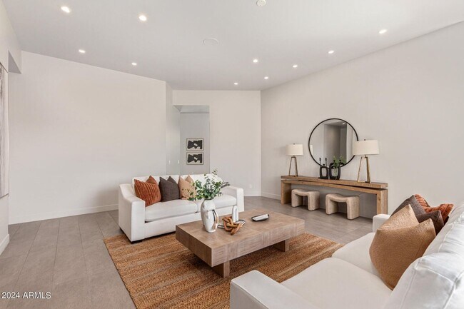 Building Photo - 5833 N. 46th St Phoenix, AZ 85018