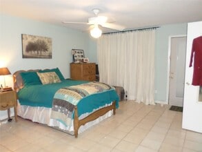 Building Photo - 1715 Banks St