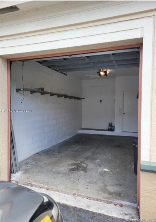 Foto del edificio - 2412 Centergate Dr