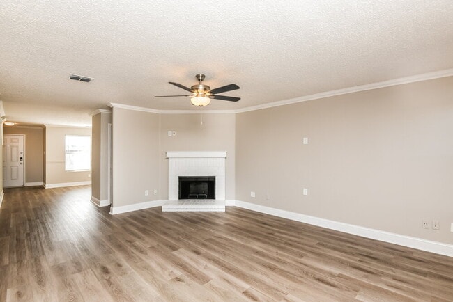 Foto del edificio - 4308 Meadowknoll Dr