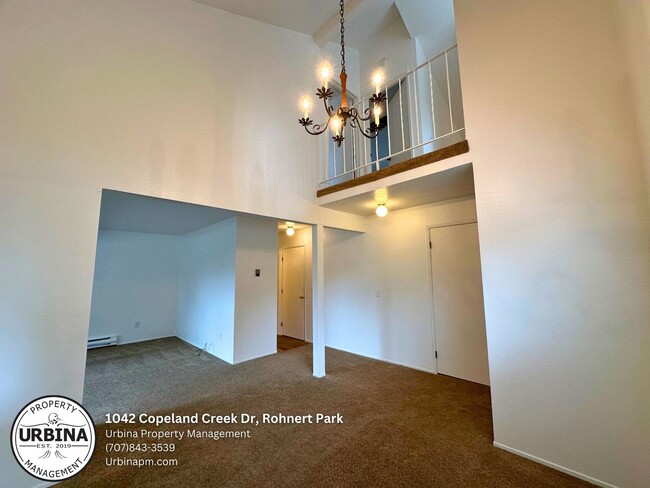 Foto del edificio - Charming 2-Bed, 1.5-Bath End-Unit Condo in...