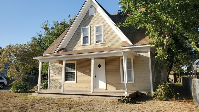 Foto del edificio - 1402 E Maple Ave