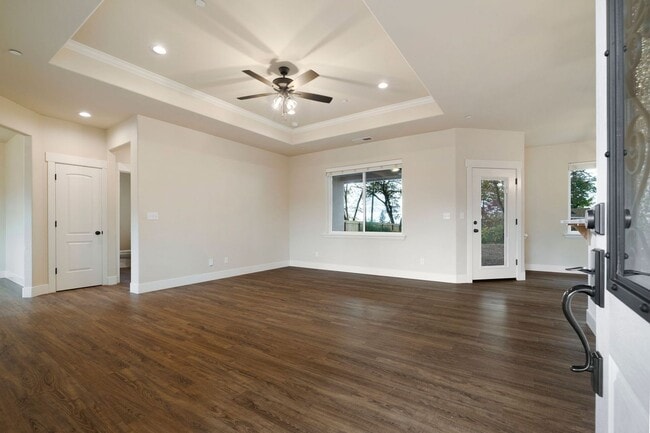 Foto del edificio - Charming 2-Bedroom, 2-Bath Home with Garage and Office/Den in Paradise, CA!