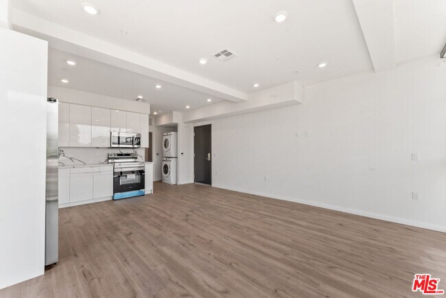 Building Photo - 3105 Bellevue Ave