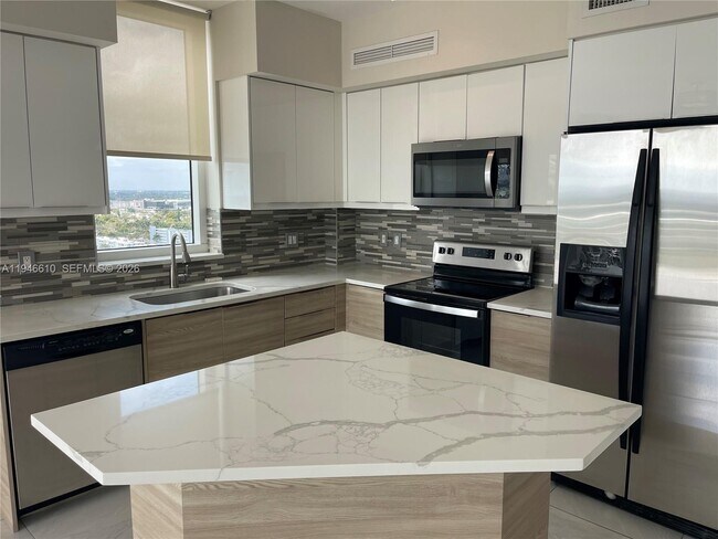 Building Photo - 1745 E Hallandale Beach Blvd
