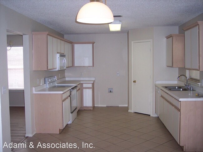 Building Photo - 4 br, 2.5 bath House - 1004 Springcreek Drive