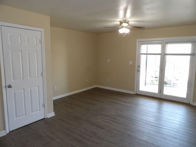 Building Photo - 120 Compton Dr