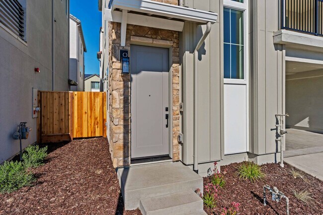 Foto del edificio - Newly Constructed 3-Bedroom, 2.5-Bath Home with Separate Owner Suite