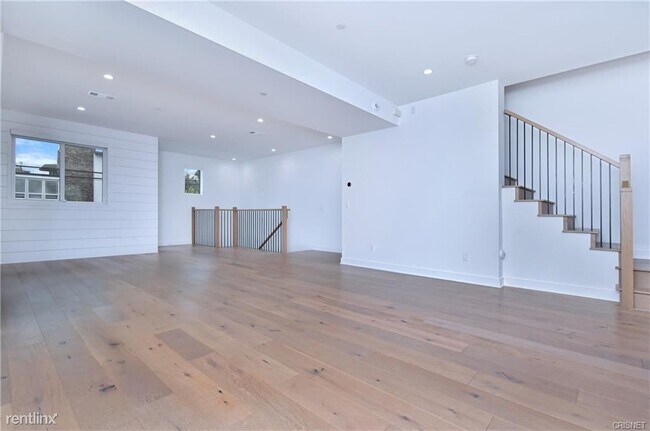 Foto del edificio - 4 br, 3.5 bath House - 4639 Cahuenga Blvd