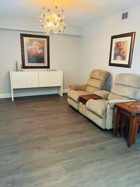 Foto del edificio - 300 S Sykes Creek Pkwy