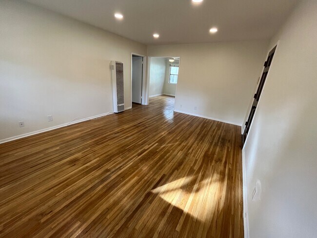 Building Photo - 5832 Bowcroft St