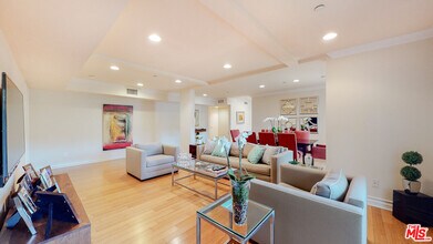 Building Photo - 118 S Clark Dr