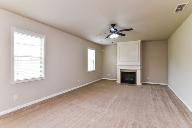 Foto del edificio - 631 Collingsworth Ln NE