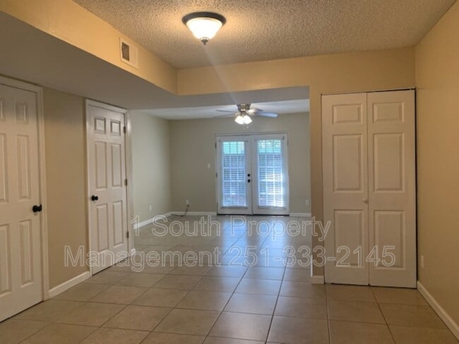 Foto del edificio - 6527 Old Shell Rd