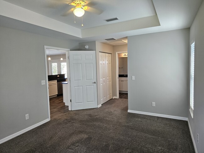 Foto del edificio - 8 Hemlock Terrace Pl
