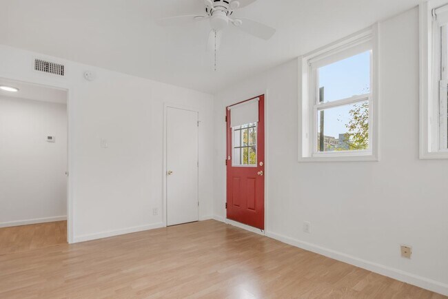 Foto del edificio - 814 11th St NE