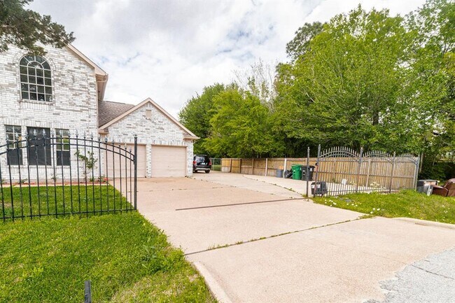 Building Photo - 10502 Ballantine St
