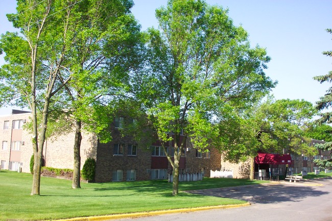 Building Photo - Oak Park Heights Apartments