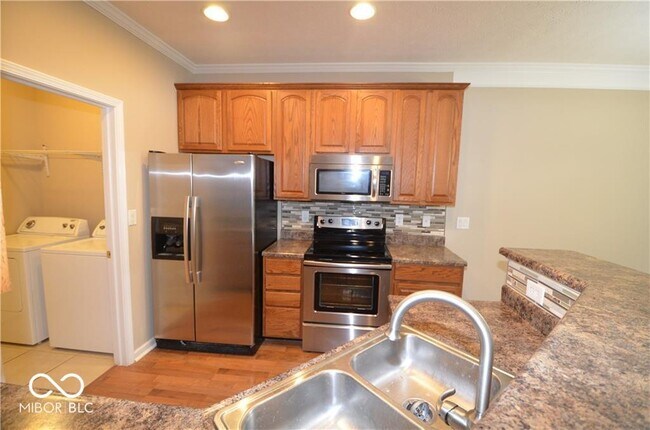 Building Photo - 3945 Weston Pointe Dr