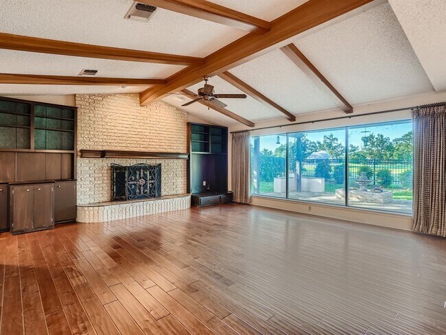 Building Photo - 620 Hi Stirrup