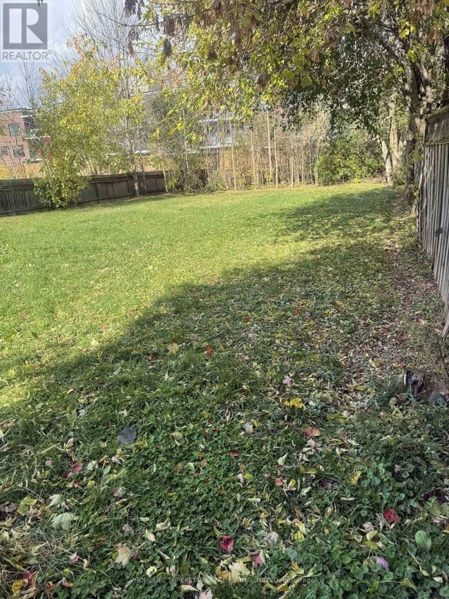 Photo du bâtiment - 6391 McLeod Rd