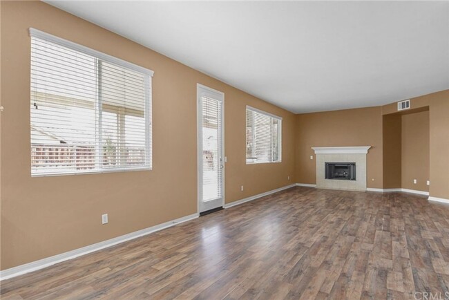 Building Photo - Spacious San Jacinto Home!