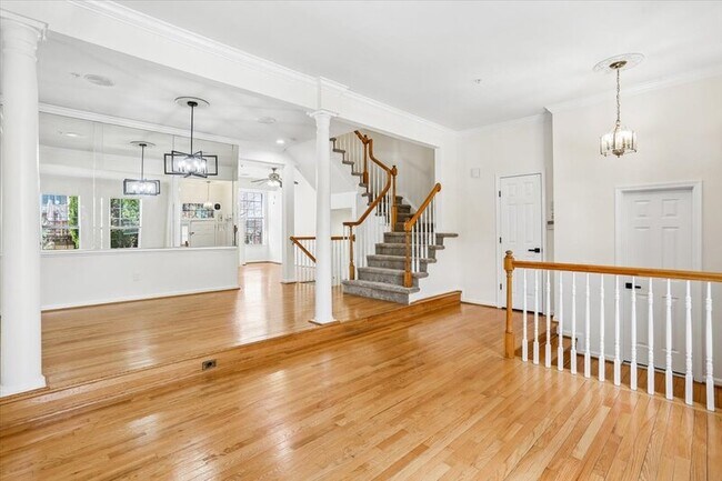 Foto del edificio - 14104 Parker Farm Way