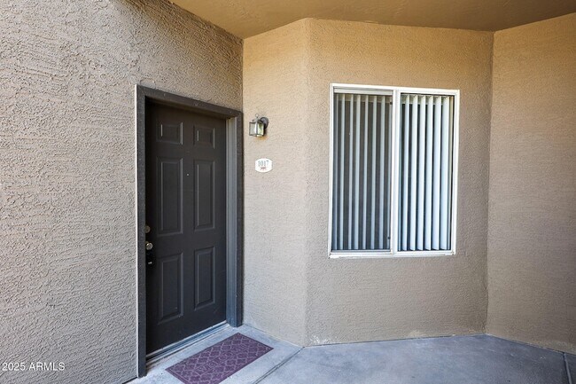 Building Photo - 2929 W Yorkshire Dr
