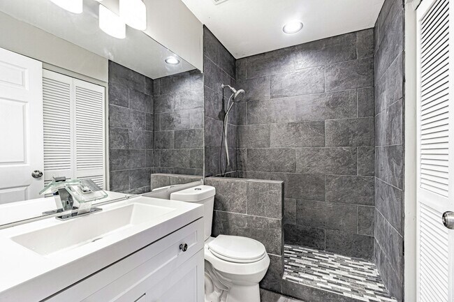 Building Photo - 4220 North Manhattan Avenue, Unit A