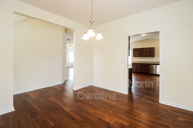 Foto del edificio - 3011 Rivercross Dr