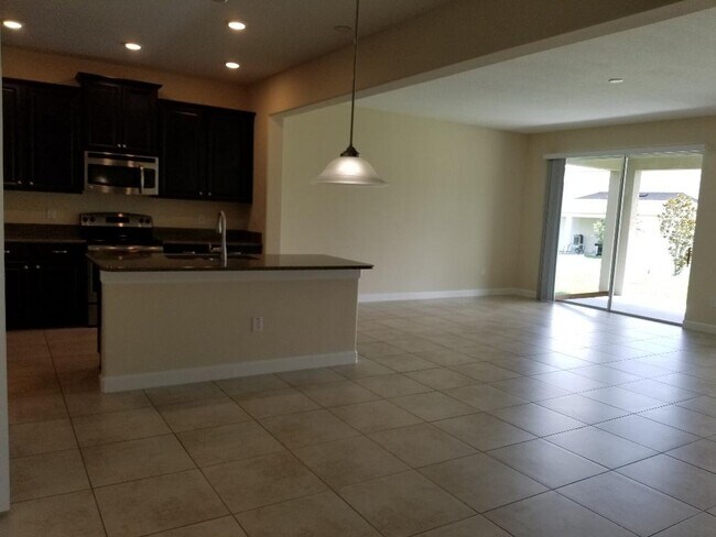 Building Photo - 15180 Evergreen Oak Loop
