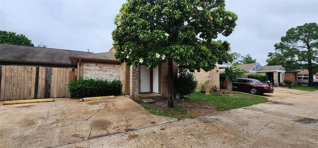 Building Photo - 12905 Blackpool Ln