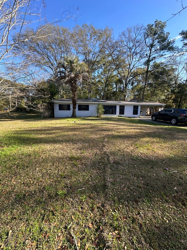 Building Photo - 4/2 house on Karen Lane - Available Now!