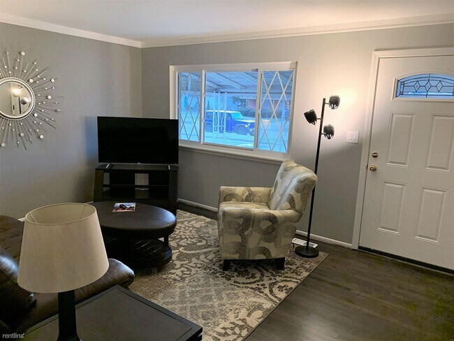 Building Photo - 3 br, 2 bath House - Flex-Lease/Furnished ...