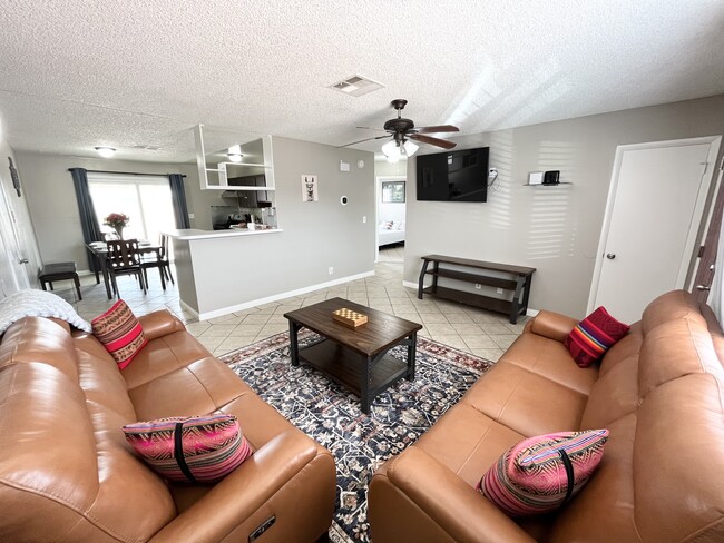 Building Photo - 429 Longtree Ave