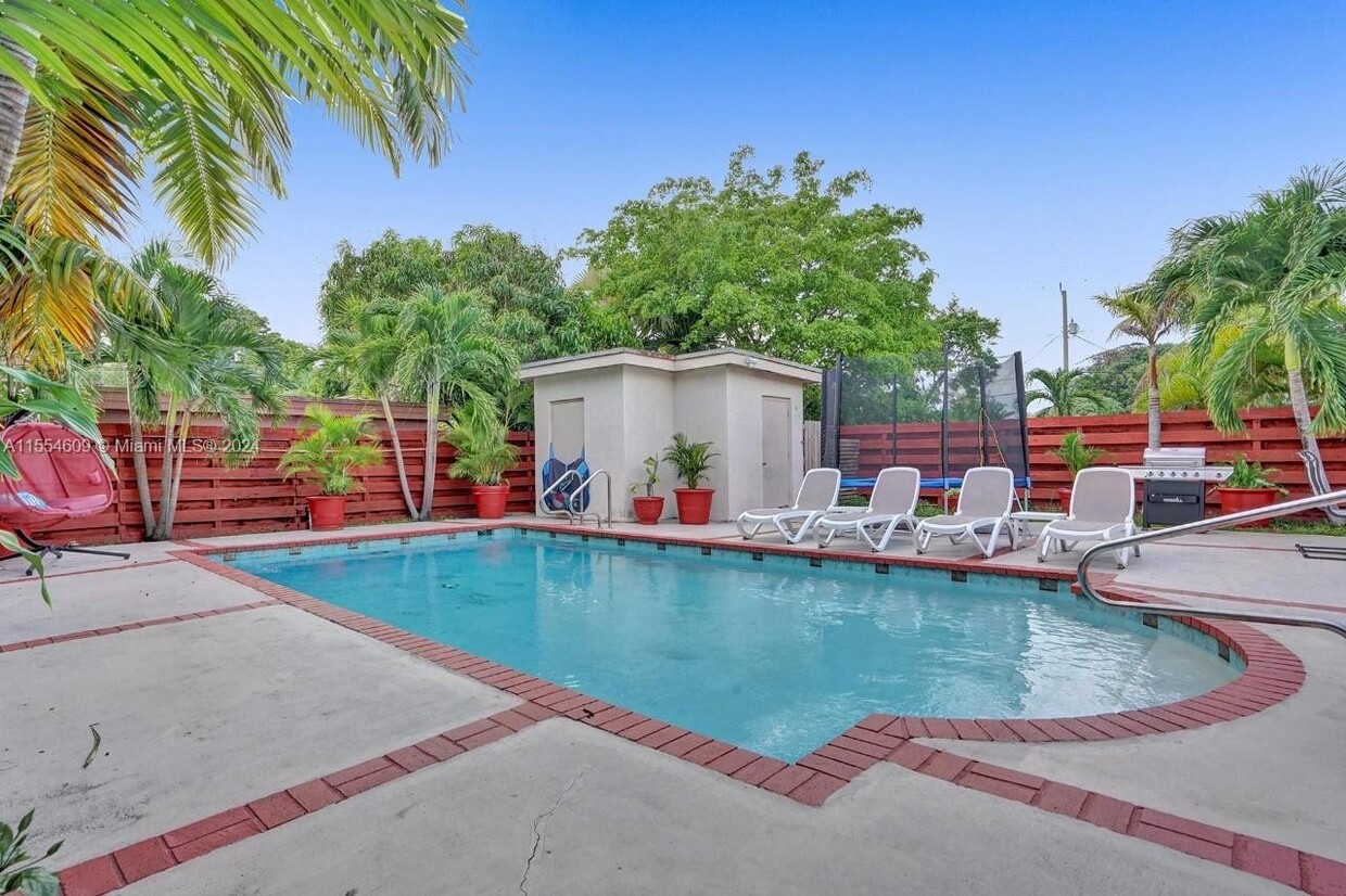 Foto principal - 208 SW 2nd Ave