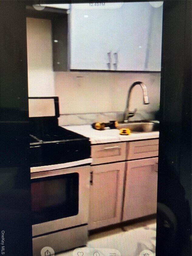 Foto del edificio - 605 Hegeman Ave