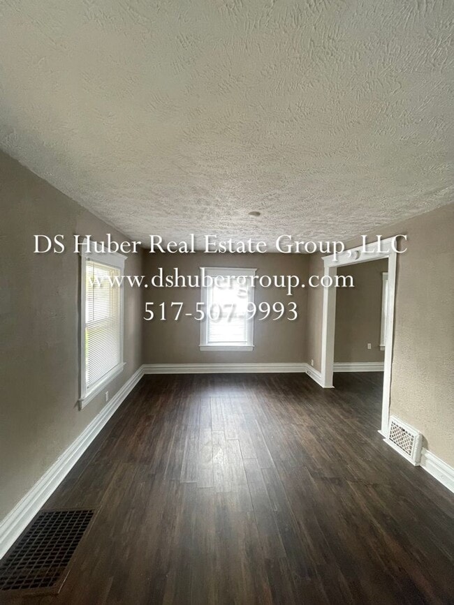 Photo - 711 Baker St- House