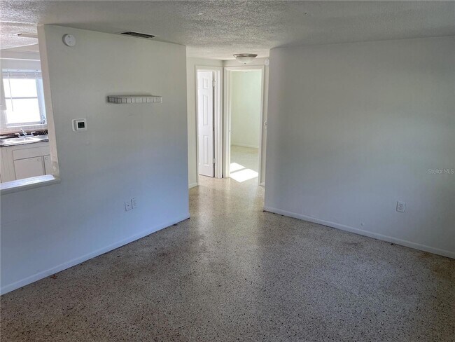 Building Photo - 7034 Bellaire Terrace