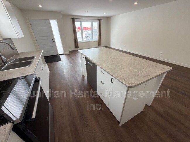 Photo du bâtiment - 575 Syndicate Ave S